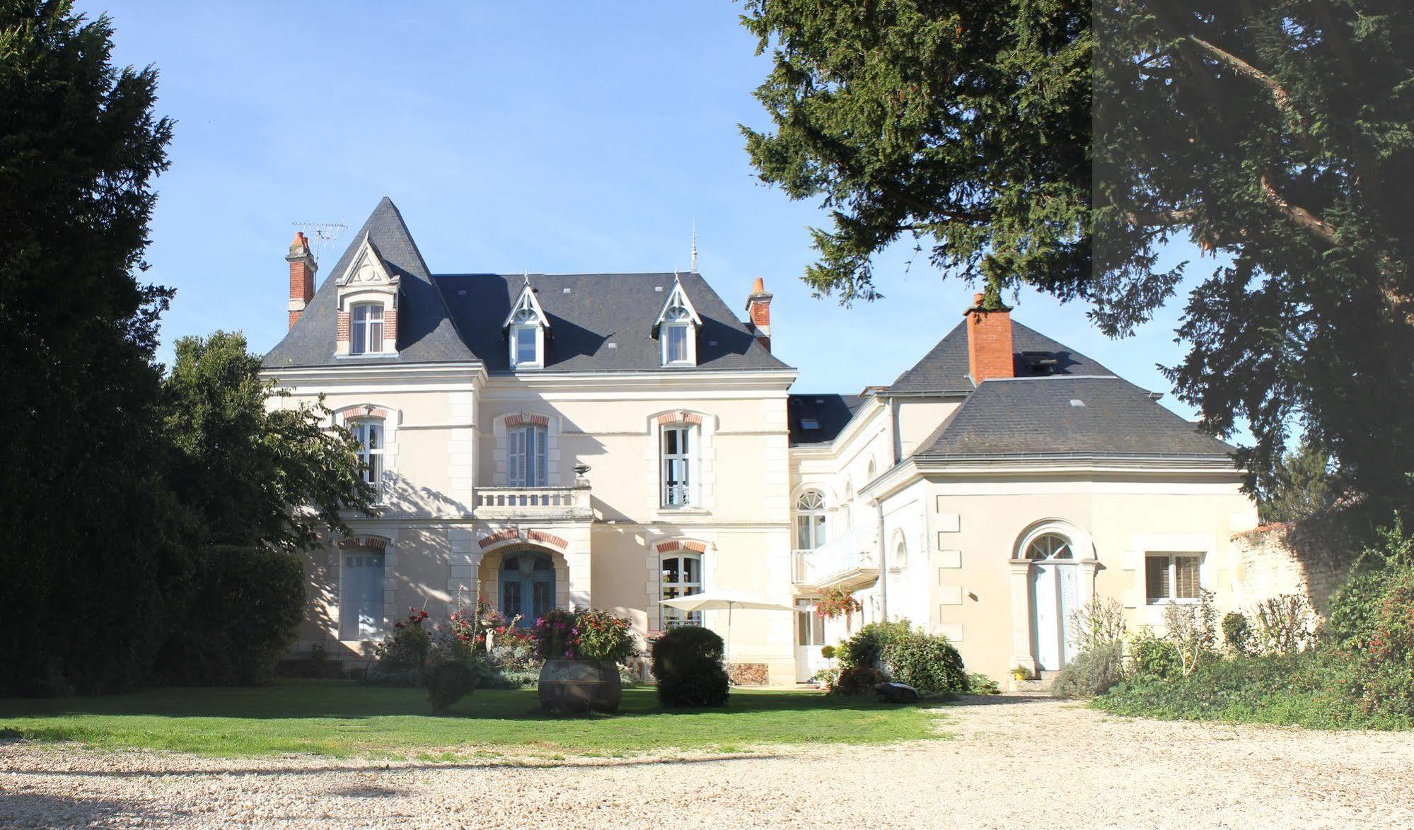 La Roseraie Neuville-de-Poitou Exterior photo